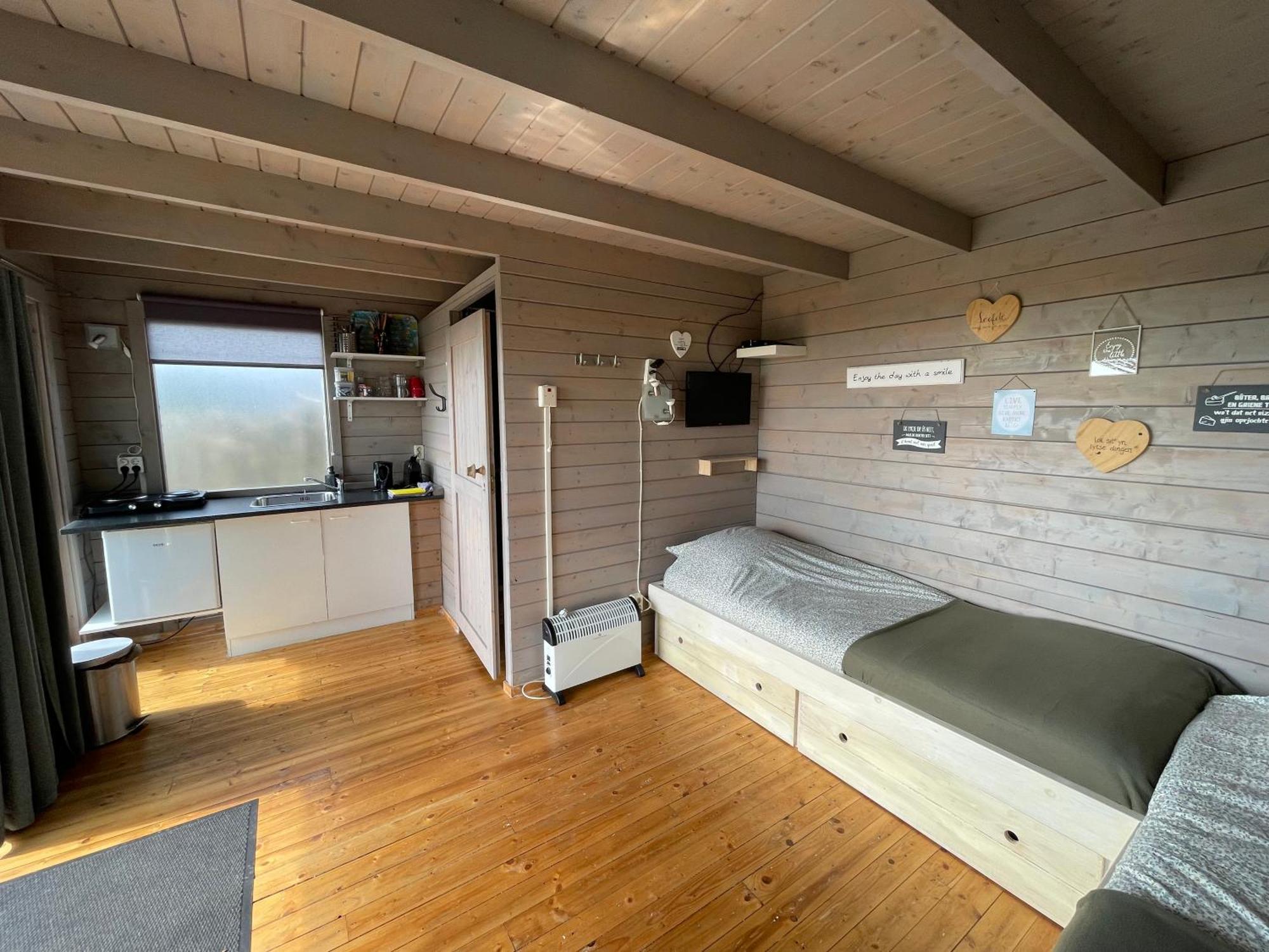 Logeerboerderij De Salix Villa Hitzum Eksteriør billede